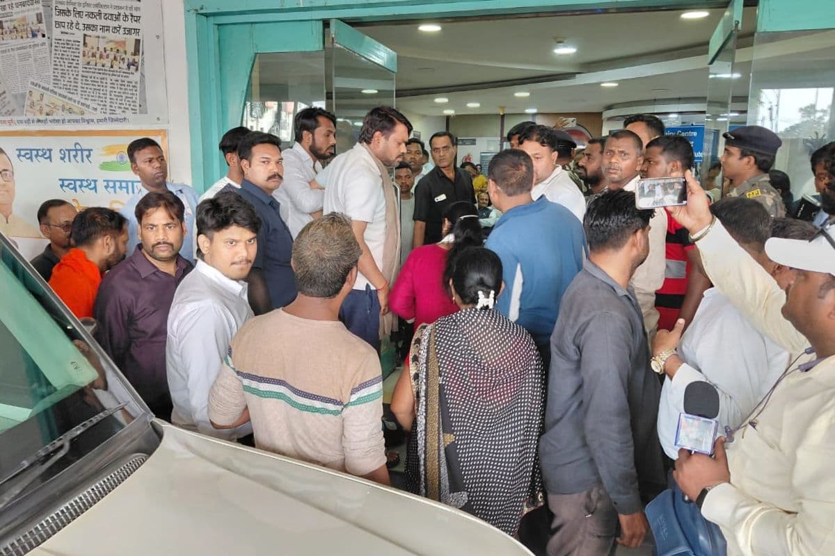 धनबाद के असर्फी अस्पताल में हाई वोल्टेज ड्रामा, बिल के लिए शव को बनाया बंधक, मेयर ने दूर किया विवाद