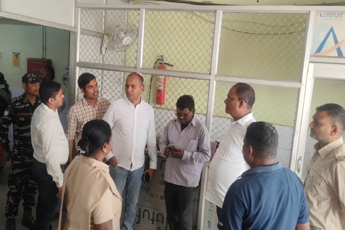 धनबाद के सड़क हादसे में दुमका सीआईडी की एसआई की मौत, सरहुल मनाकर लौट रहीं थीं