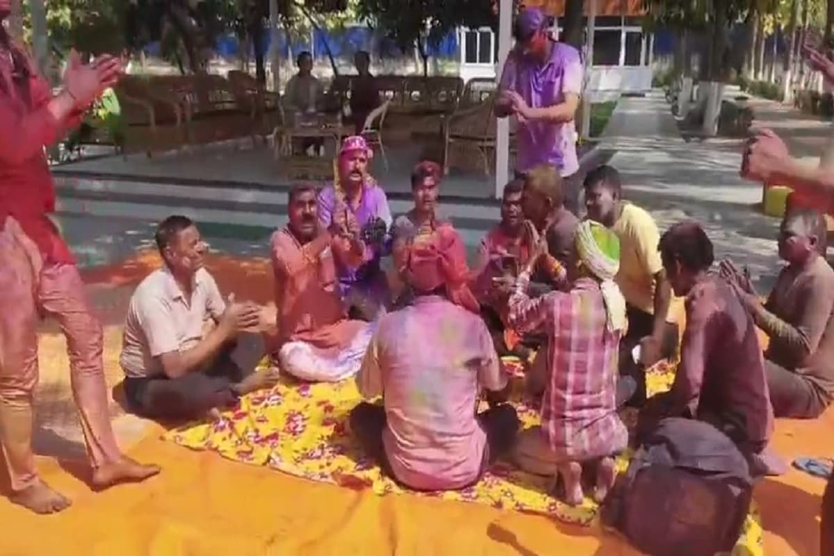 धनबाद में डीसी-एसपी के घर मनाई गई होली, शांति और सौहार्द का दिया संदेश