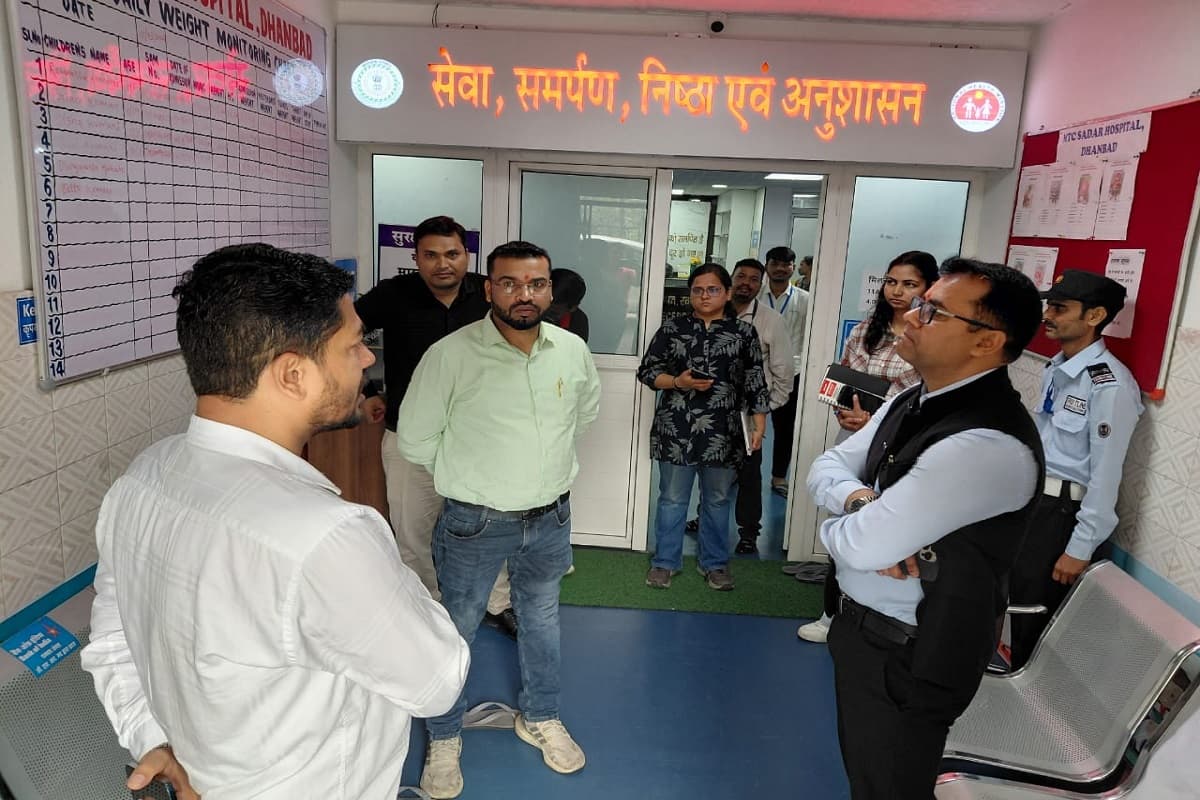 धनबाद के कुपोषण उपचार केंद्र पहुंची नीति आयोग की टीम, किया औचक निरीक्षण