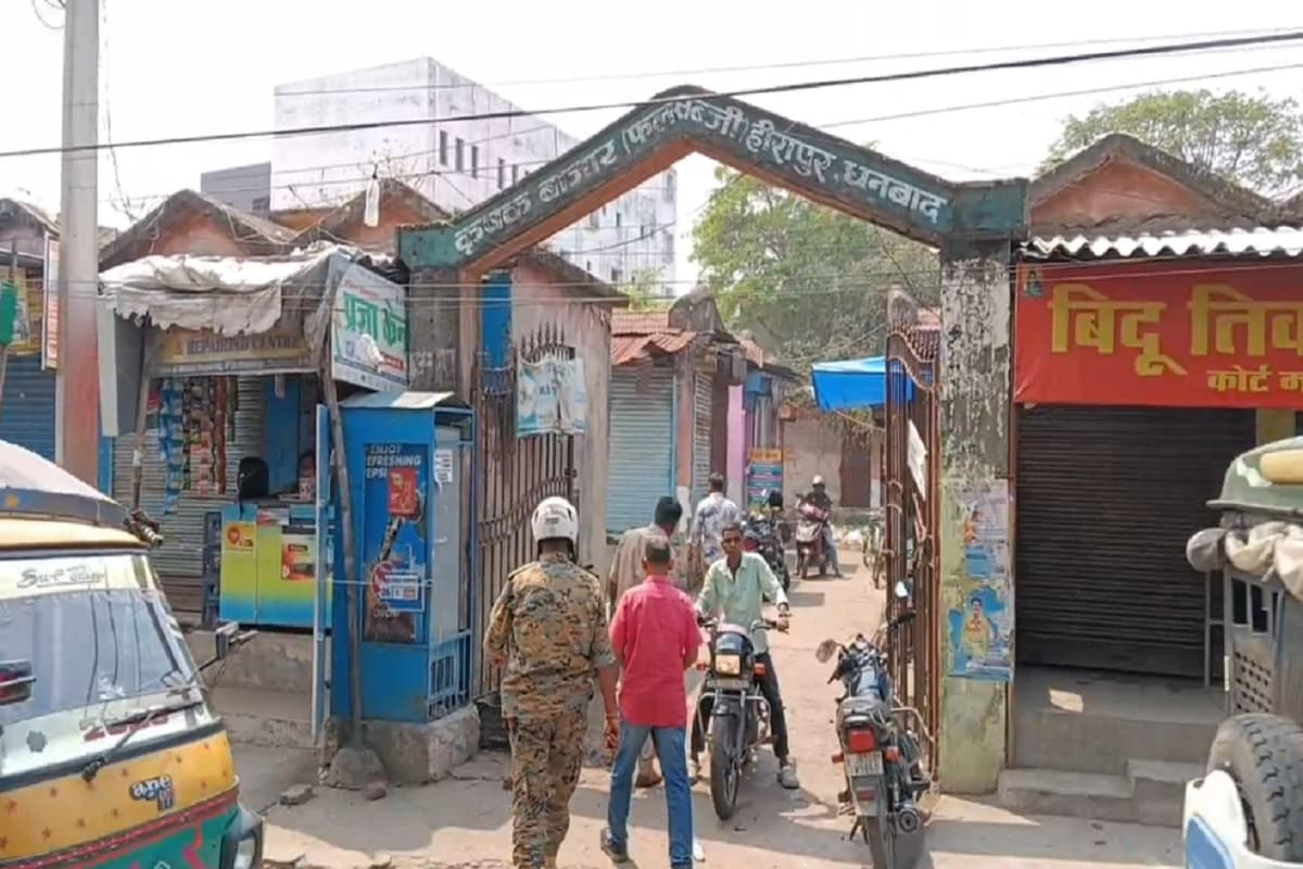 धनबाद में दिल दहला देने वाली वारदात, युवक की गला रेतकर हत्या