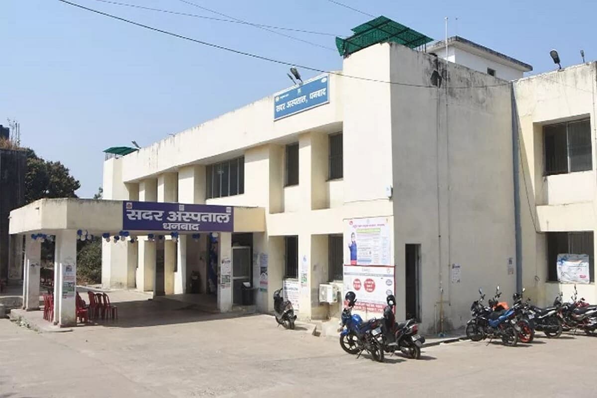 धनबाद के कुपोषण उपचार केंद्र पहुंची नीति आयोग की टीम, किया औचक निरीक्षण