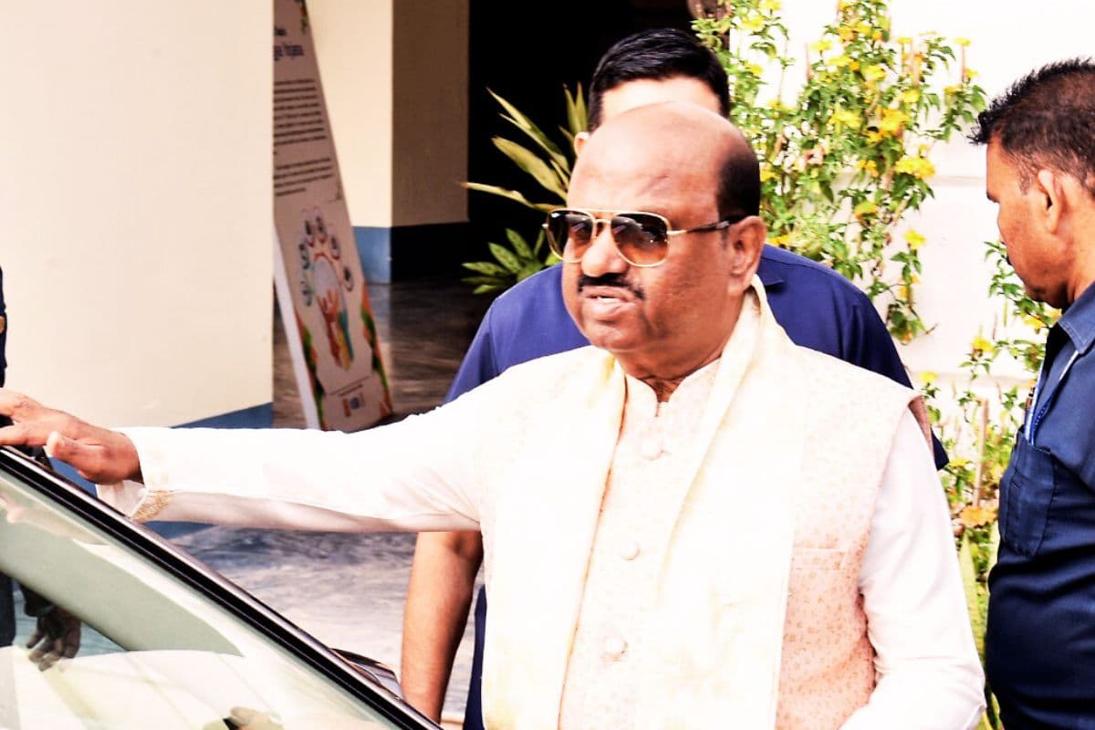 कोलकाता छोड़ने से पहले बोले डॉ सीवी आनंद बोस ने चौंकाया, राज्यपाल के रूप में खुद को दिये 10 में 2 अंक