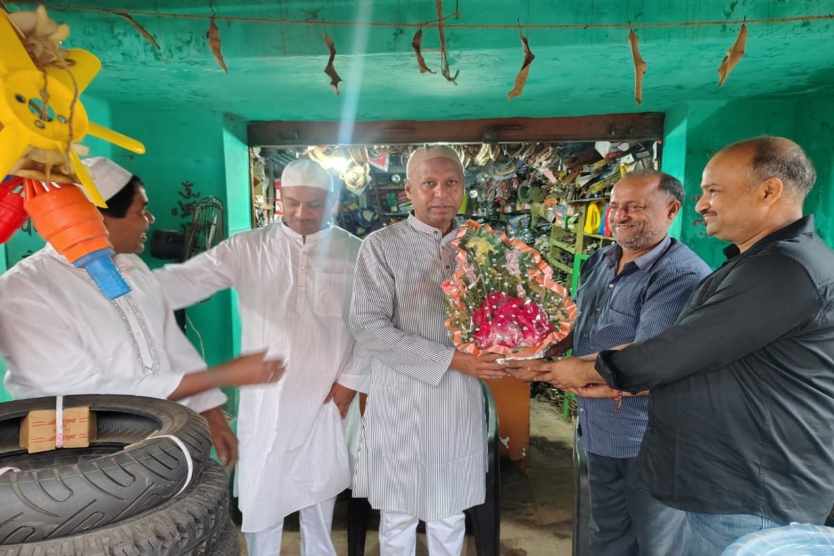 राजमहल की अकबरी मस्जिद में विधायक एमटी राजा ने अता किए ईद की नमाज, देवघर में हर्षोल्लास