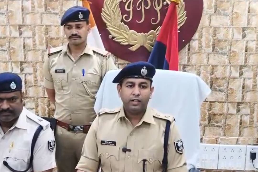 A cache of fake notes of Rs 100, 200 and 500 was recovered in Patna