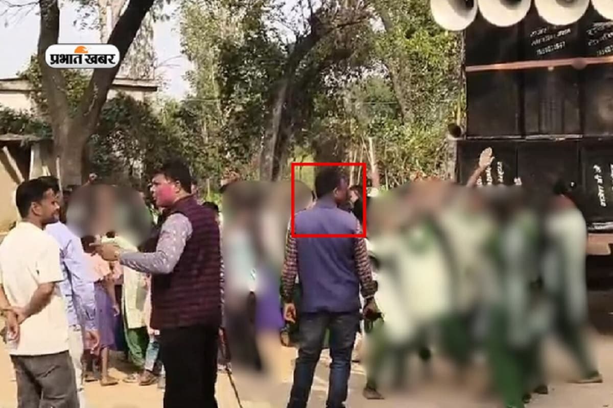 गढ़वा में रगड़ दिए गए रंगीले हेडमास्टर, अश्लील गानों पर बच्चियों संग थिरक रहे थे
