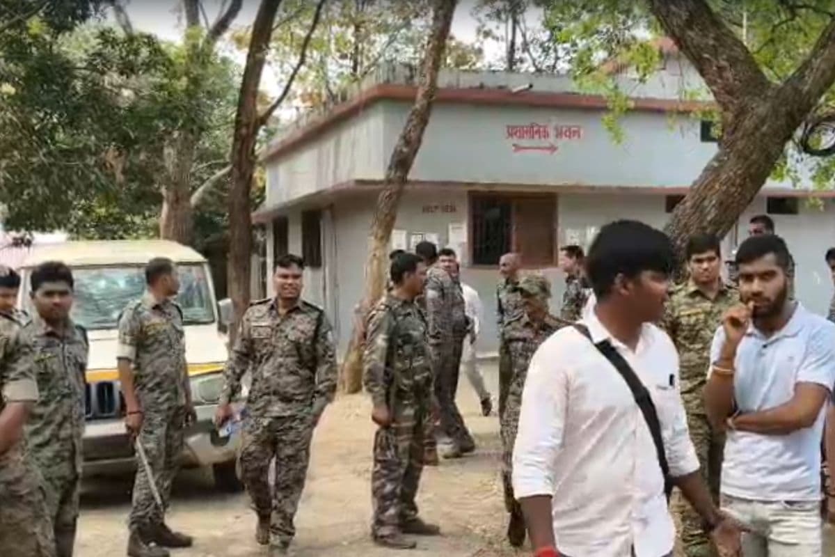 Giridih: कॉलेज में तालाबंदी कर प्रदर्शन कर रहे थे अभाविप के कार्यकर्ता, आधा दर्जन हिरासत में