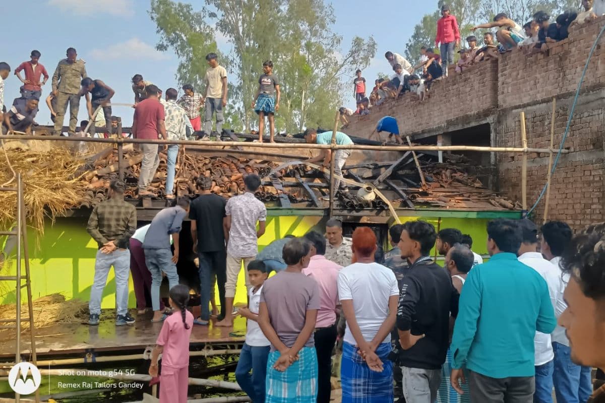 Giridih: आने वाली थी बेटियों की बारात, एक दिन पहले ही जलकर खाक हुआ आशियाना