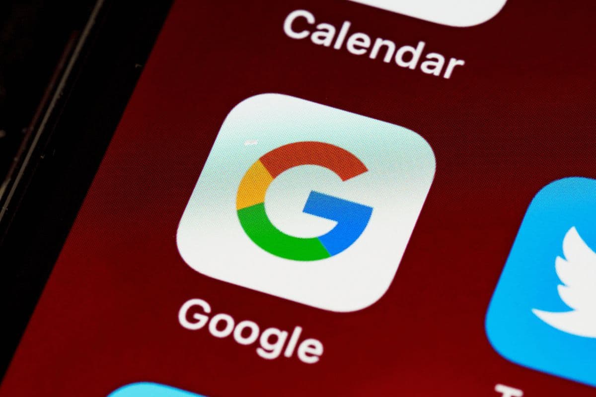 कहीं आपका Google अकाउंट किसी और डिवाइस में तो नहीं लॉगिन? ऐसे करें चेक और तुरंत हटाएं