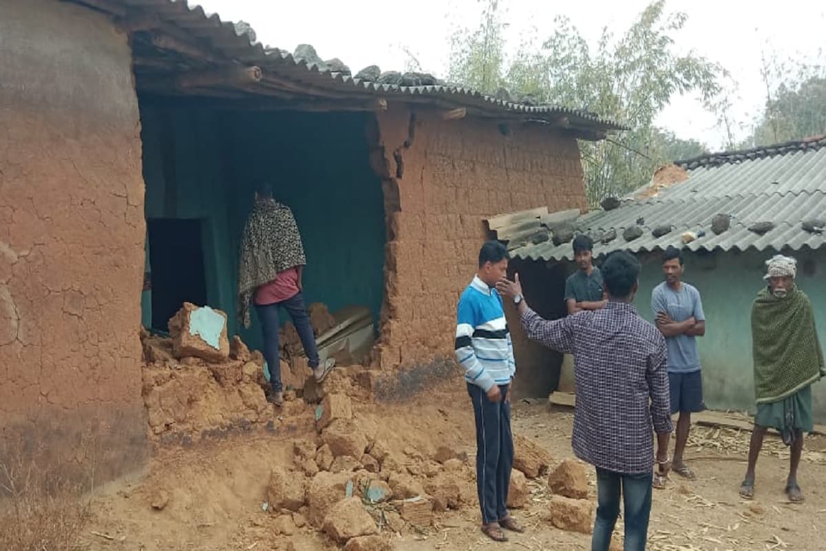 गुमला में हाथी ने घर तोड़ा, दीवार गिरने से 5 महीने की बच्ची की मौत