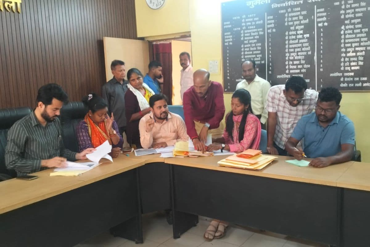 गुमला का विकास पकड़ेगी 'रफ्तार', 91 लाख में नीलाम हुआ बस स्टैंड, जानें बाजार टांड़ का जिम्मा किनके जिम्मे