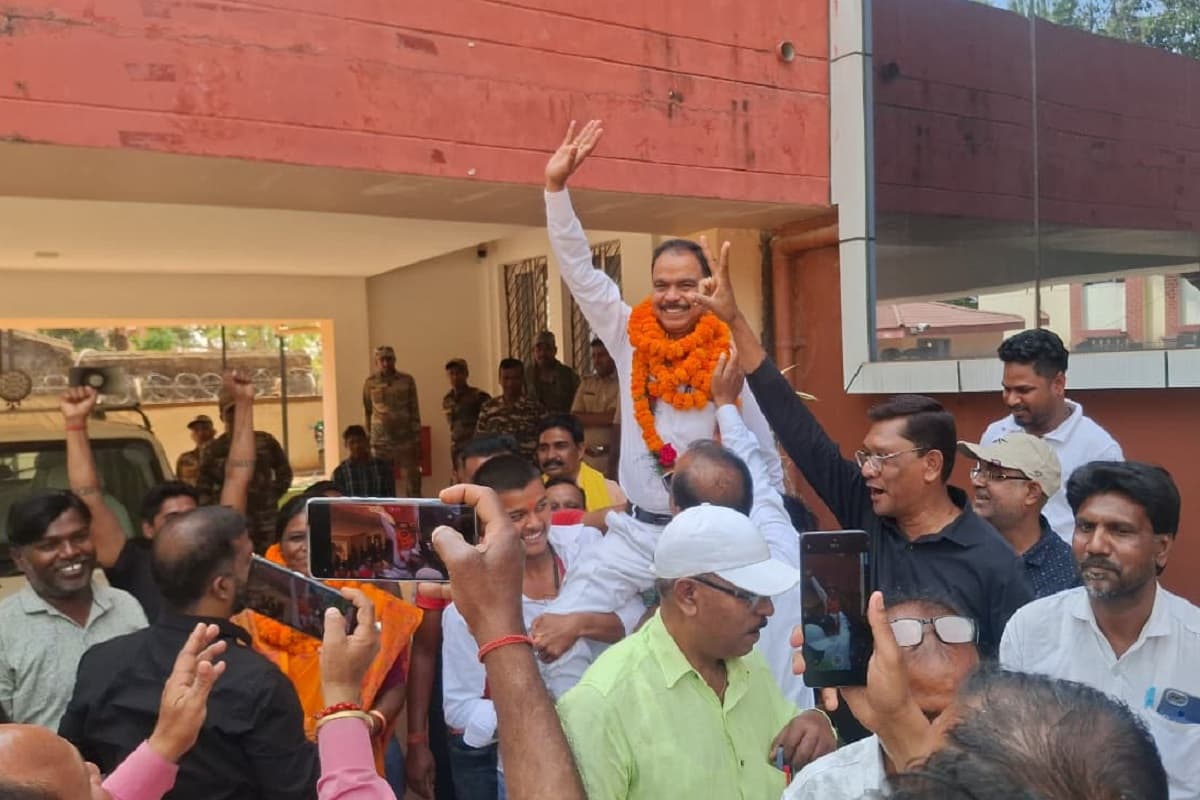 गुमला नगर परिषद अध्यक्ष शकुंतला उरांव ने लीं शपथ, रमेश कुमार चीनी बने उपाध्यक्ष