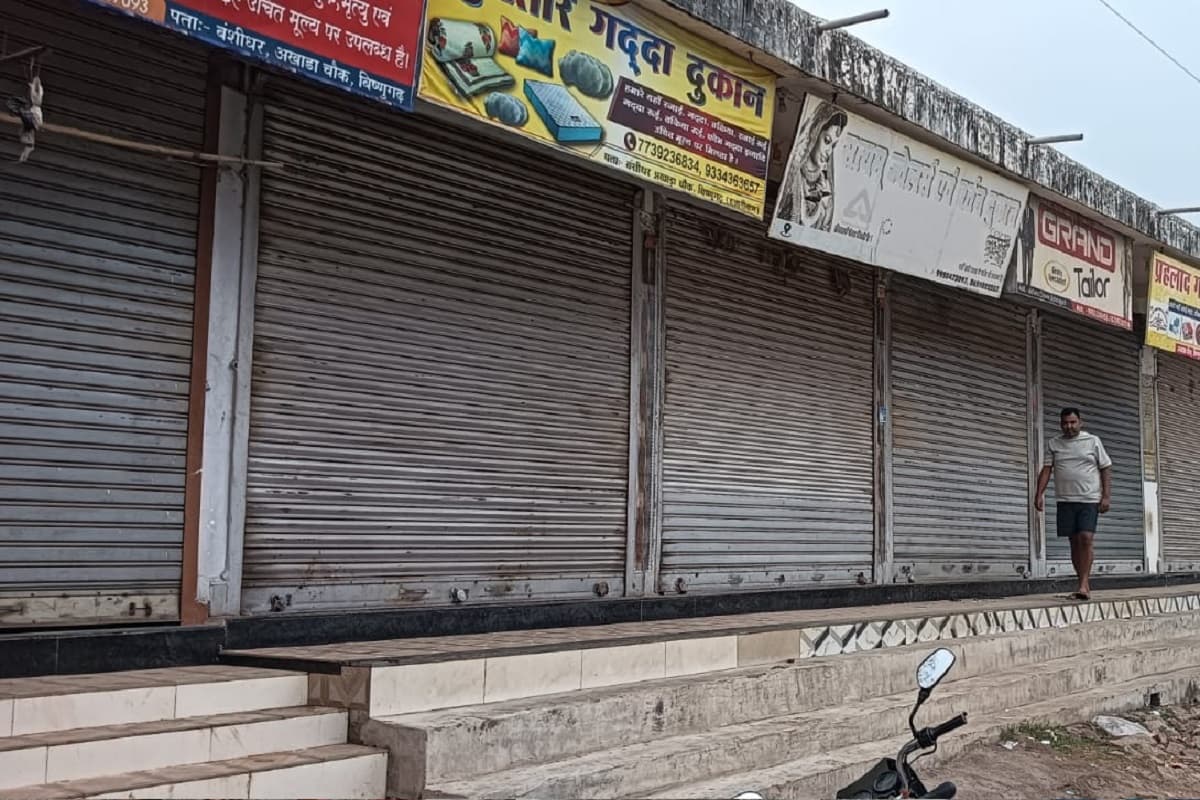 हजारीबाग दरिंदगी के विरोध में विष्णुगढ़ में लॉकडाउन, आरोपियों की गिरफ्तारी की मांग कर रहे आंदोलनकारी