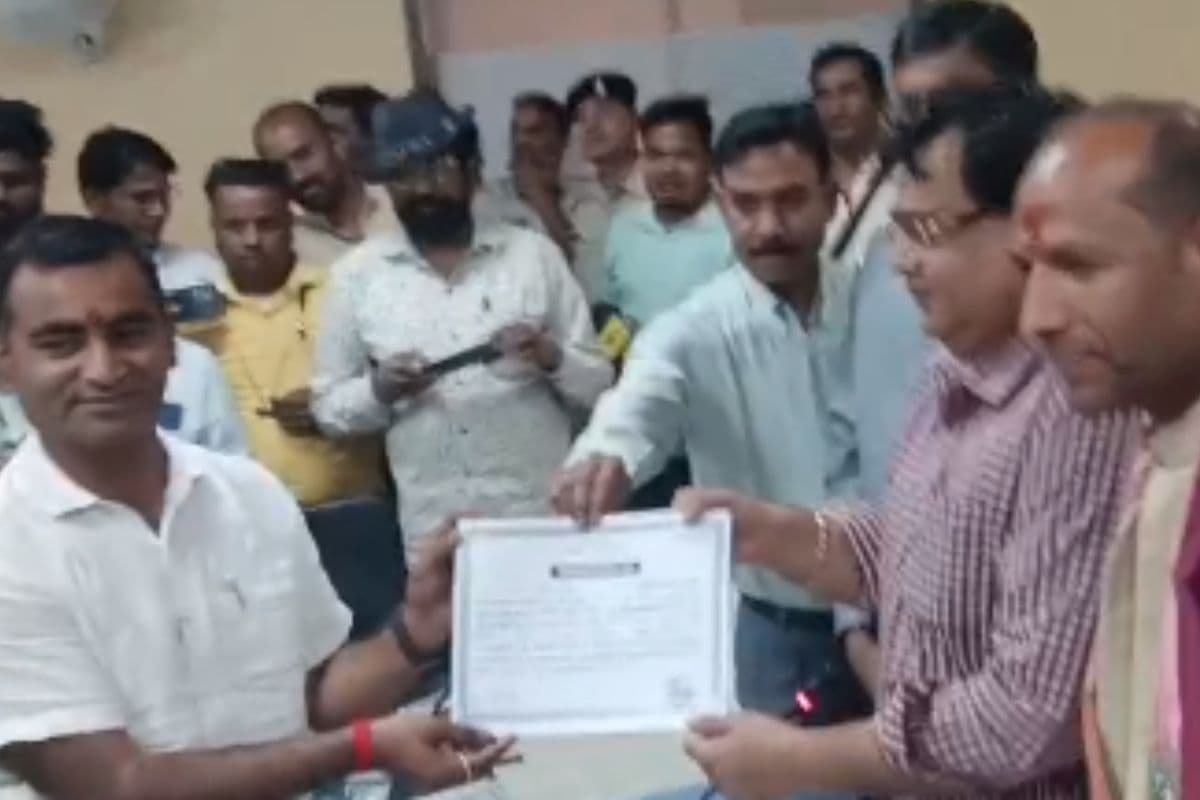 हजारीबाग को मिला नया डिप्टी मेयर: अविनाश यादव ने 22 वोट लाकर मिताली रश्मि को दी शिकस्त