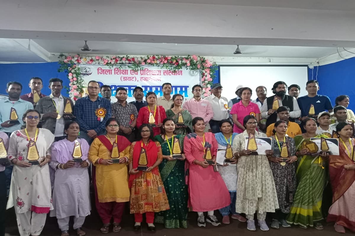 हजारीबाग में शिक्षकों ने लगाई दौड़, बनाई पेंटिंग और फिर निबंध भी लिखा, मिला पुरस्कार