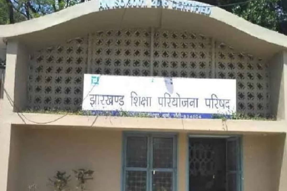 हजारीबाग के सरकारी स्कूलों में एडमिशन और अटेंडेंस रजिस्टर खरीदारी नहीं, 1457 विद्यालय फंड से वंचित