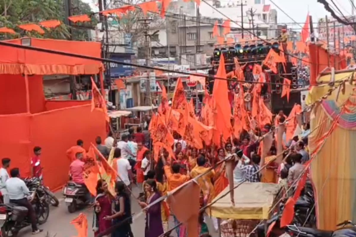 हजारीबाग के 'बड़ा अखाड़ा' में नेपाल और पंजाब के पहलवानों का दिखा दम: रामनवमी पर दंगल बना आकर्षण का केंद्र