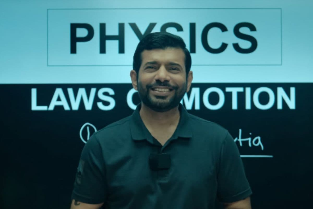 5 एपिसोड में छोटे शहर के फिजिक्स टीचर की कहानी दिखाती 'Hello Bachhon', Netflix पर आते ही नंबर-1 बनी
