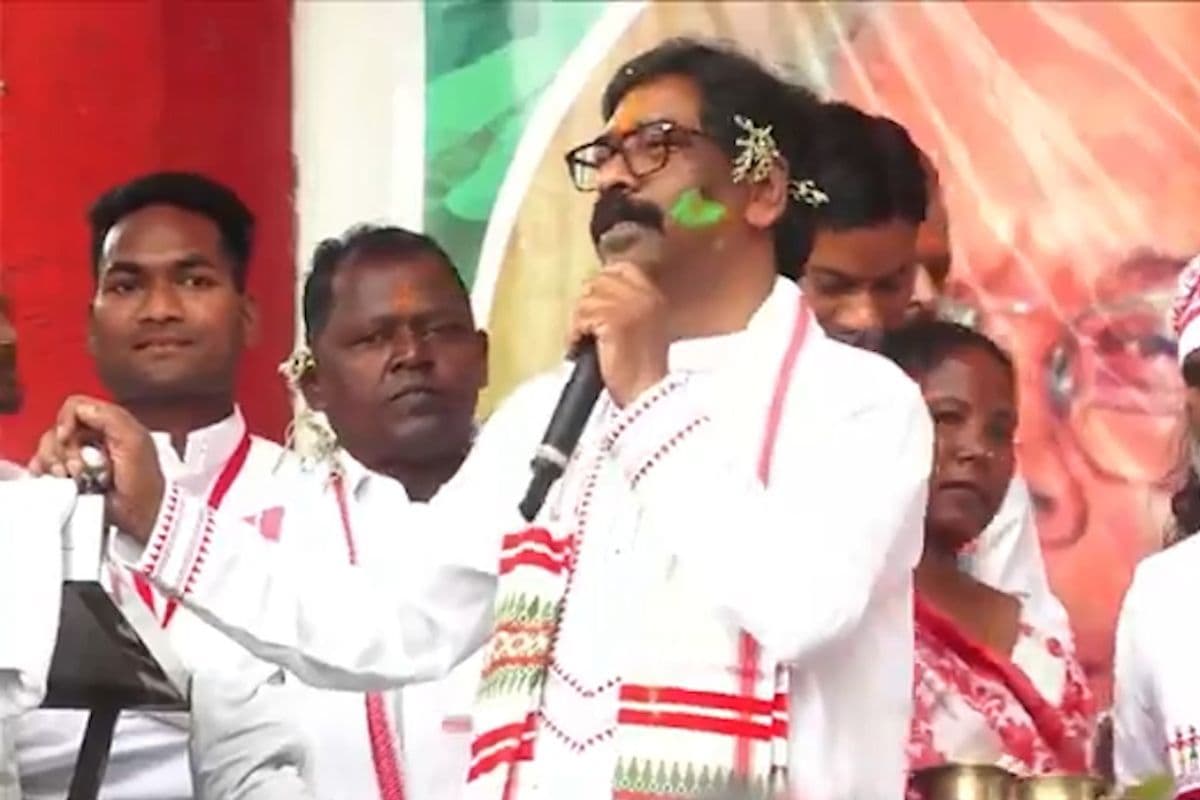 सिरमटोली सरना स्थल पर CM हेमंत सोरेन ने पत्नी कल्पना संग की पूजा, दी सरहुल की बधाई