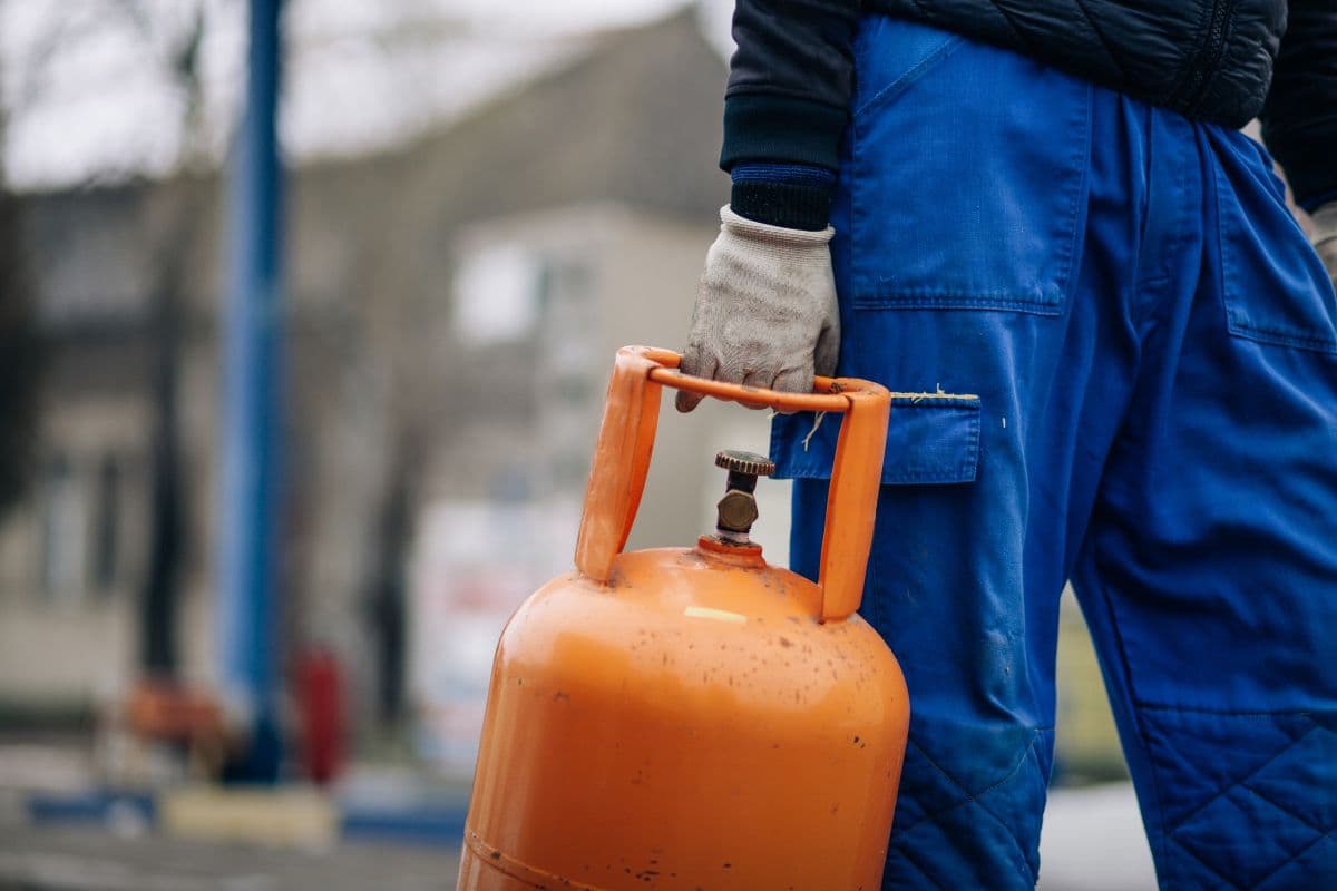 हिमाचल विधानसभा में गैस खत्म: लकड़ी पर पक रहा 600 लोगों का खाना, शेफ भी हैरान