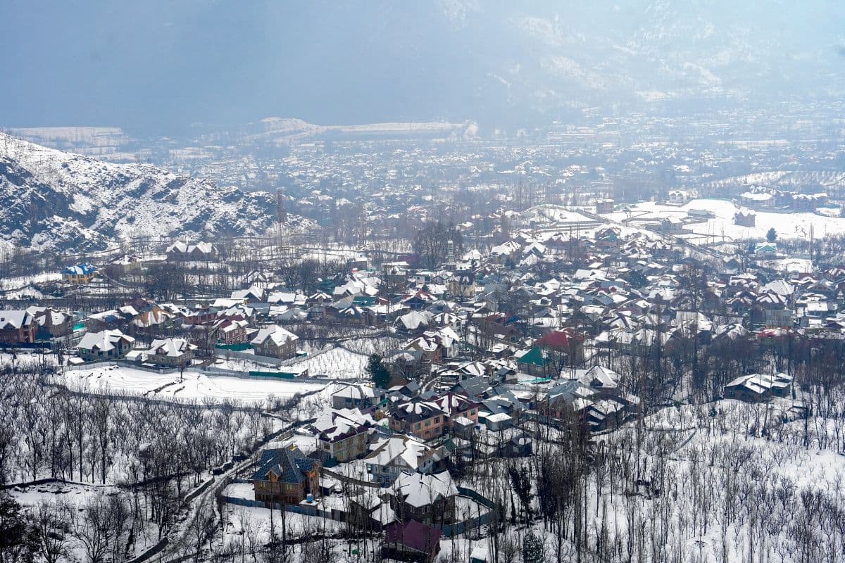 हिमाचल में बदला मौसम: लाहौल-स्पीति में बर्फबारी, कई इलाकों में झमाझम बारिश