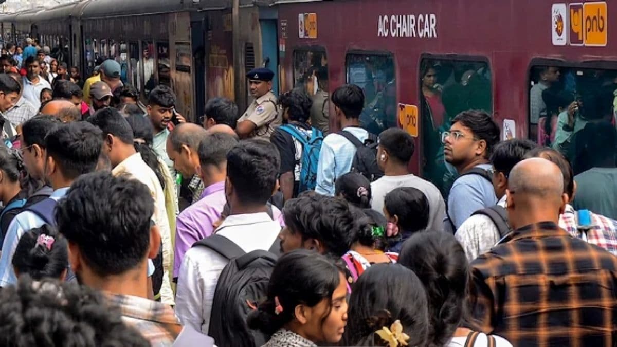 होली के बाद भी ट्रेनों में भीड़ बरकरार, 10 होली स्पेशल ट्रेनों के फेरे बढ़े