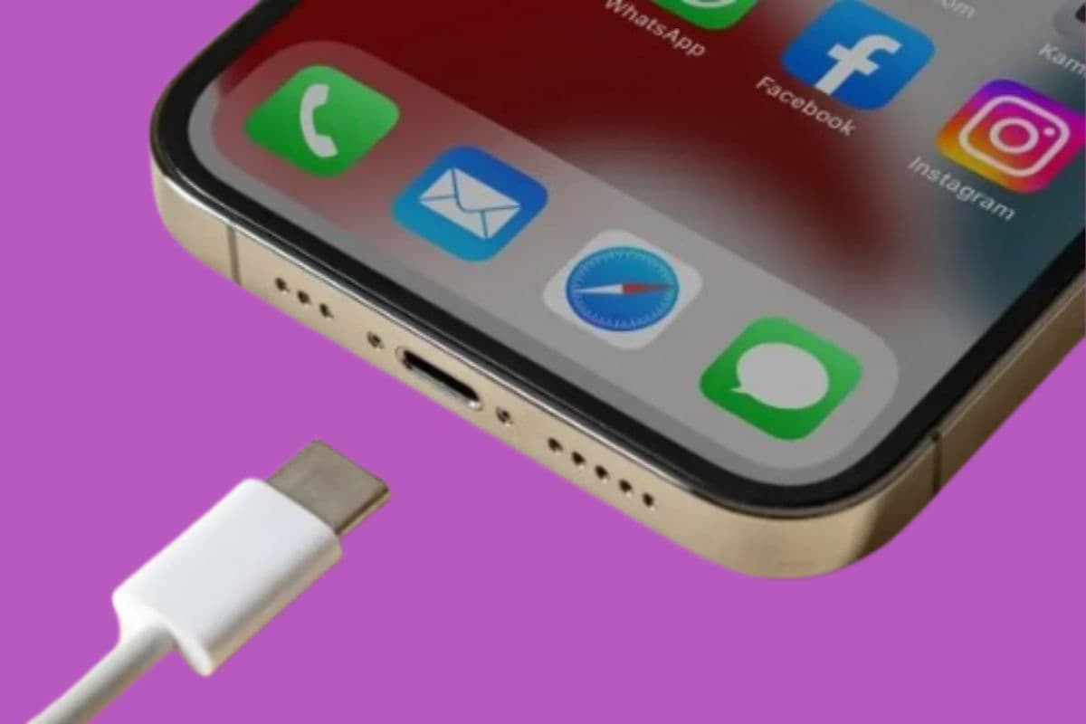 फोन की बैटरी खत्म हो रही और चार्जर नहीं है? इन तरीकों से बन जाएगा काम