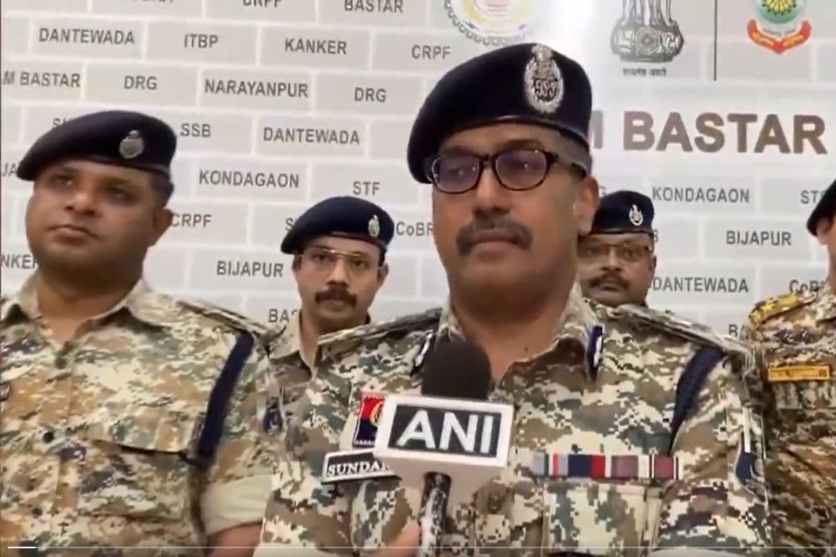 छत्तीसगढ़ में 108 नक्सलियों ने किया सरेंडर, छह पर था 8-8 लाख रुपये का इनाम