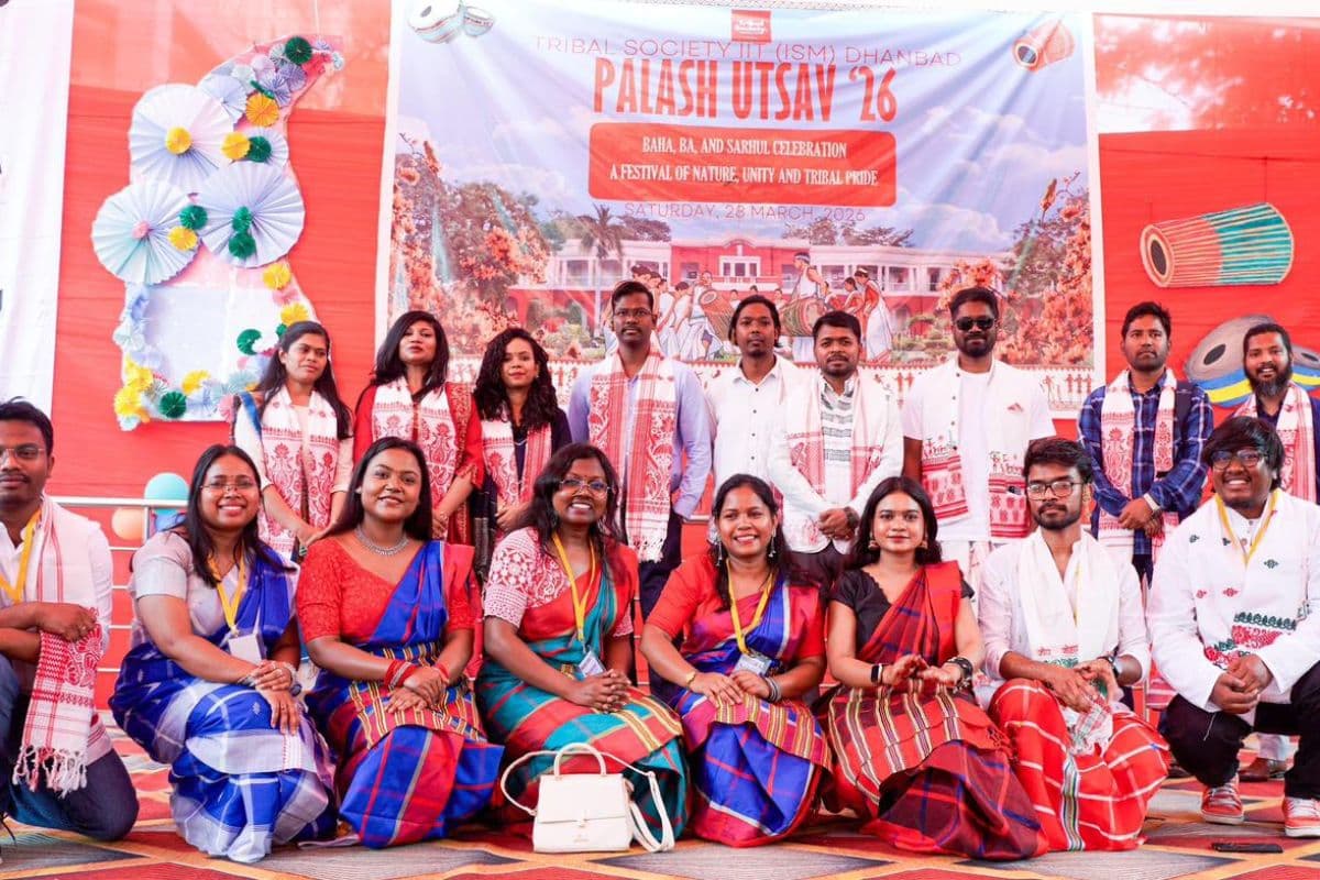 IIT (ISM) धनबाद में 'पलाश पर्व' की धूम, सरहुल के रंग में रंगा संस्थान, डॉ. लक्ष्मण ने बताया प्रकृति पर्व का महत्व