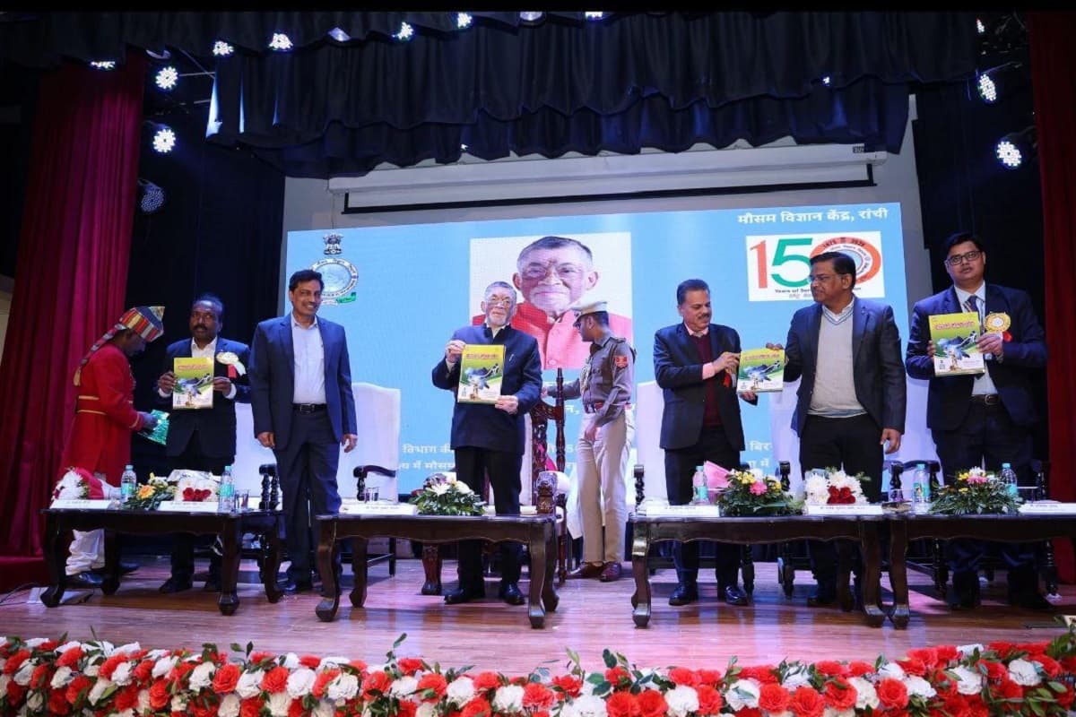 मौसम विभाग रांची की पत्रिका ‘झारखंड मौसम दर्पण’ को दो राष्ट्रीय पुरस्कार, राज्यपाल के हाथों विमोचन