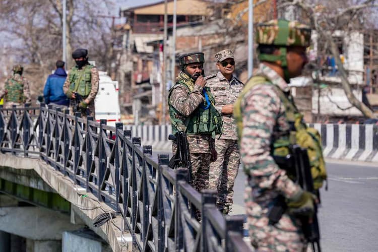 भारत में पाकिस्तान ने भेजे ड्रोन, भारतीय जवानों ने की फायरिंग