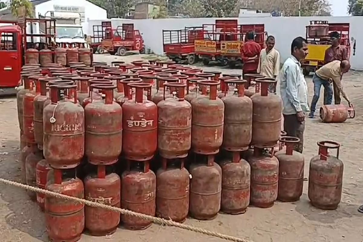 जमशेदपुर में 952.50 रुपये में मिल रहा घरेलू गैस सिलेंडर, कॉमर्शियल सिलेंडर की कीमत 2031 रुपये