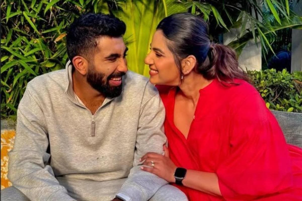 किडनी टचिंग कैप्शन… वेडिंग एनिवर्सरी पर पत्नी संजना ने बुमराह के मजे लिए