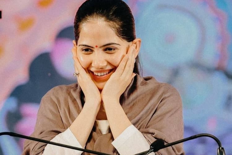 दुख और तनाव से कैसे निकलें? जया किशोरी ने बताए खुश रहने के सरल सूत्र