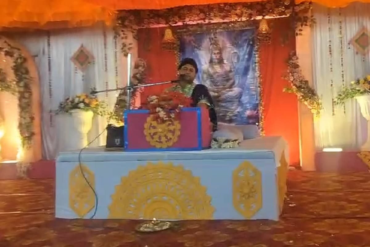 जोन्हा की श्रीराम की बाल लीलाओं को सुन भाव विभोर हुए श्रद्धालु, राम कथा का छठा दिन