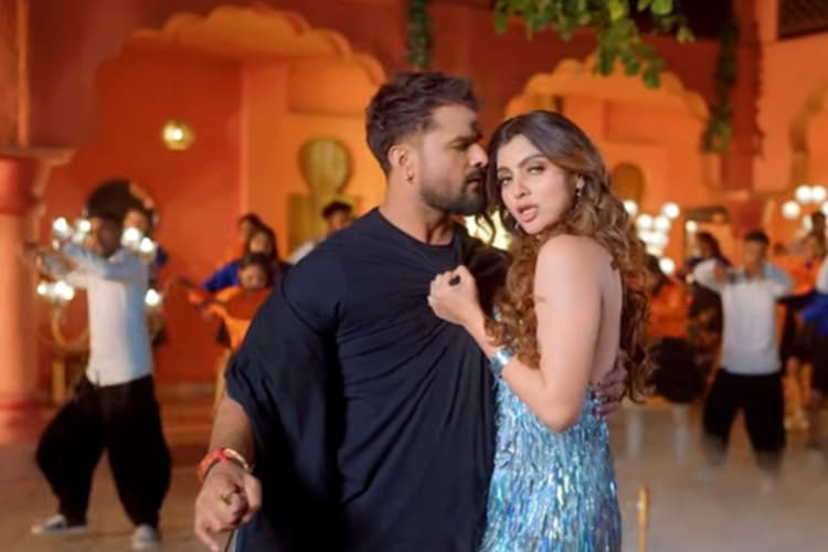 खेसारी लाल का नया गाना ‘मटर के छेमी’ रिलीज, आकांक्षा पुरी संग दिखी जबरदस्त केमिस्ट्री