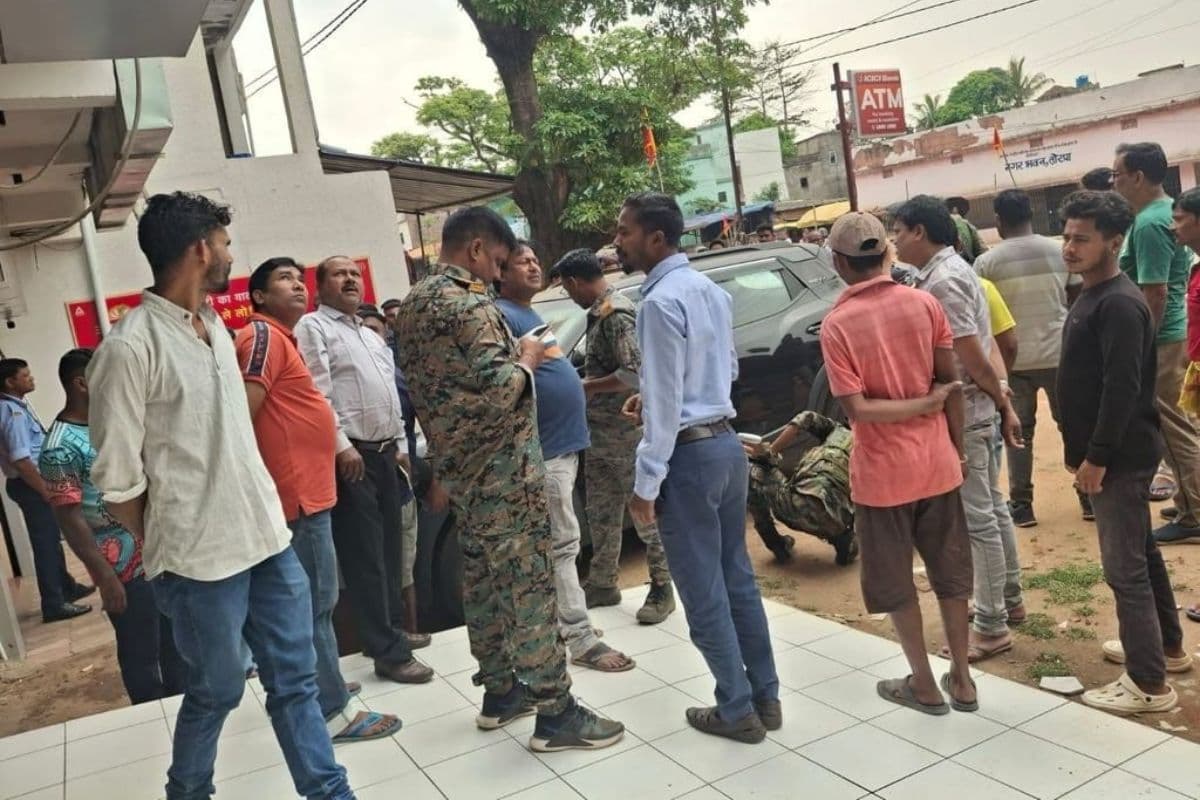 Khunti: तोरपा में इंडेन गैस वितरक के आवास पर अपराधियों ने की अंधाधुंध फायरिंग