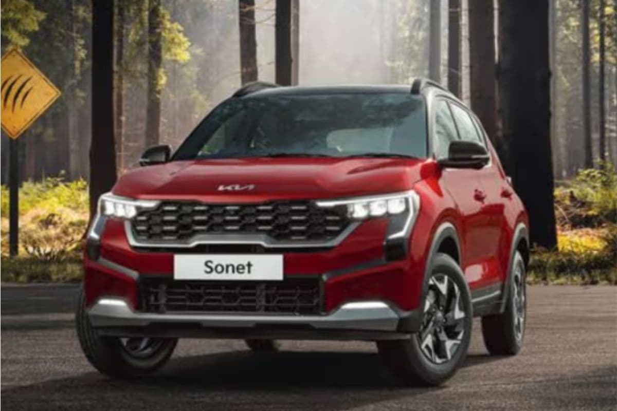 Kia Sonet का ऑटोमैटिक वेरिएंट्स लेने का प्लान बना रहे हैं? तो जान लें इसके फीचर्स
