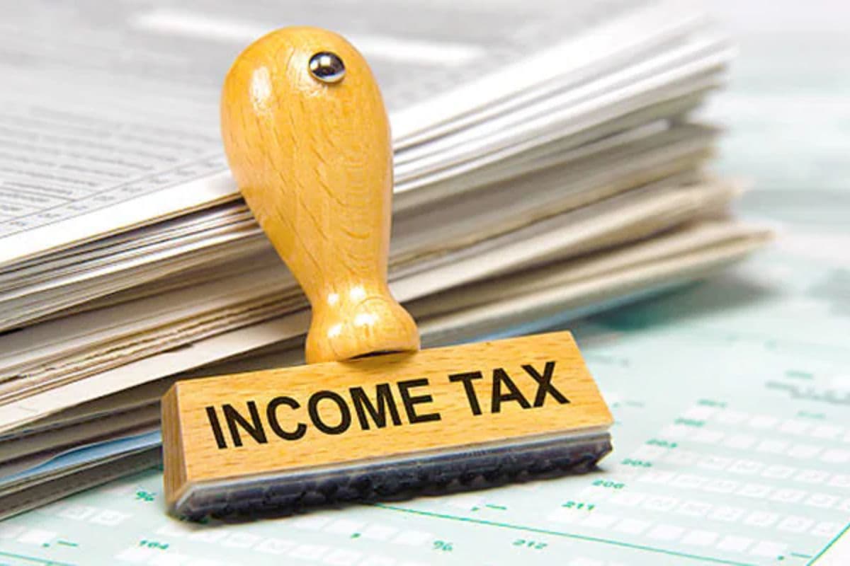 LIC को मिला 7100 करोड़ रुपए का इनकम टैक्स नोटिस, जानें पूरा मामला