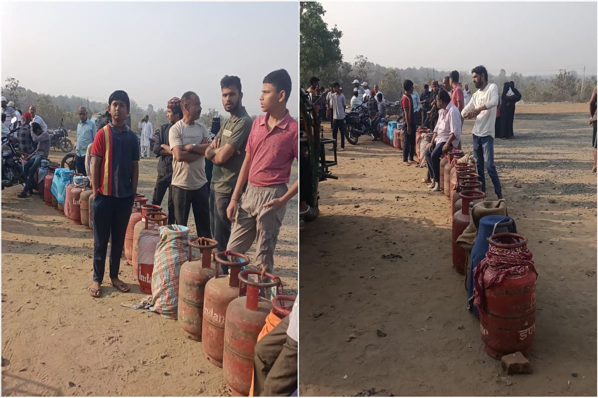 चतरा में लकड़ी के चूल्हों पर खाना पका रहे लोग, चार दिन बाद पहुंचा एलपीजी गैस का ट्रक