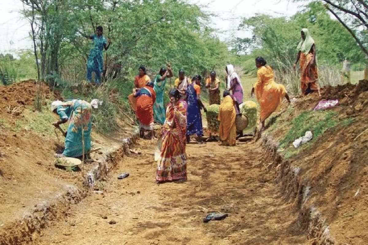 नौ मार्च से झारखंड में मिट्टी की खुदाई बंद, हड़ताल करेंगे मनरेगा कर्मी