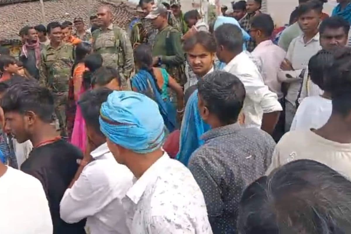 Palamu: मनातू में सड़क जाम हटाने गई पुलिस पर ग्रामीणों ने किया पथराव, दो एएसआई घायल