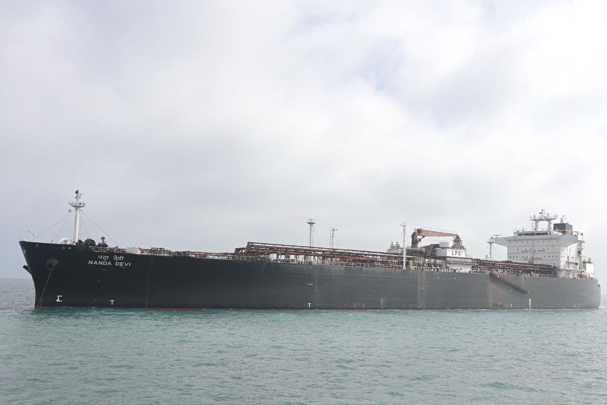 गुजरात पहुंचा टैंकर ‘नंदा देवी’, होर्मुज स्ट्रेट पार करके लाया 46500 MT एलपीजी, क्या दूर होगी गैस की किल्लत?