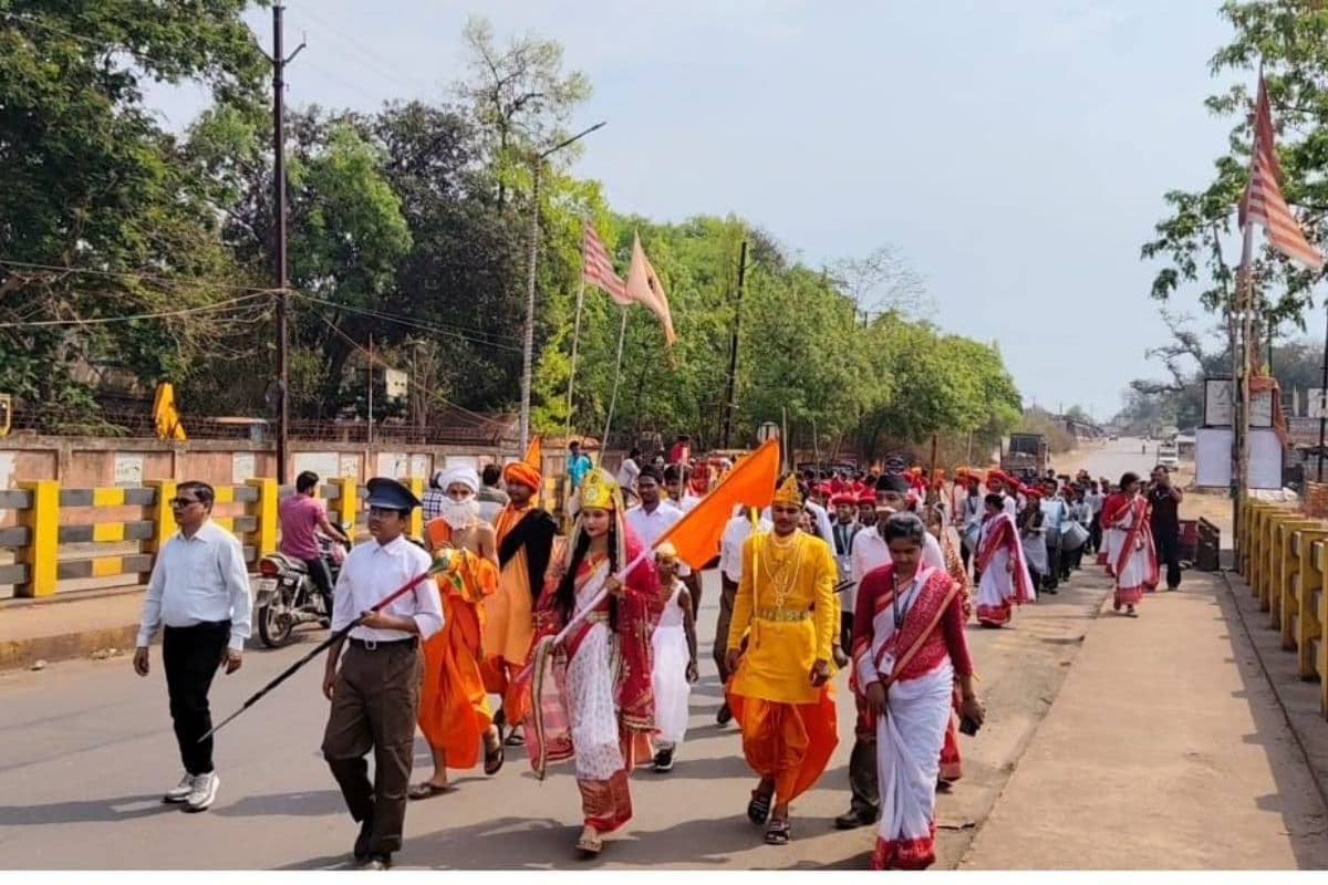 Chaibasa: नोवामुंडी में हिंदू नव वर्ष पर निकाली गई झांकियां, बच्चों में दिखा उत्साह