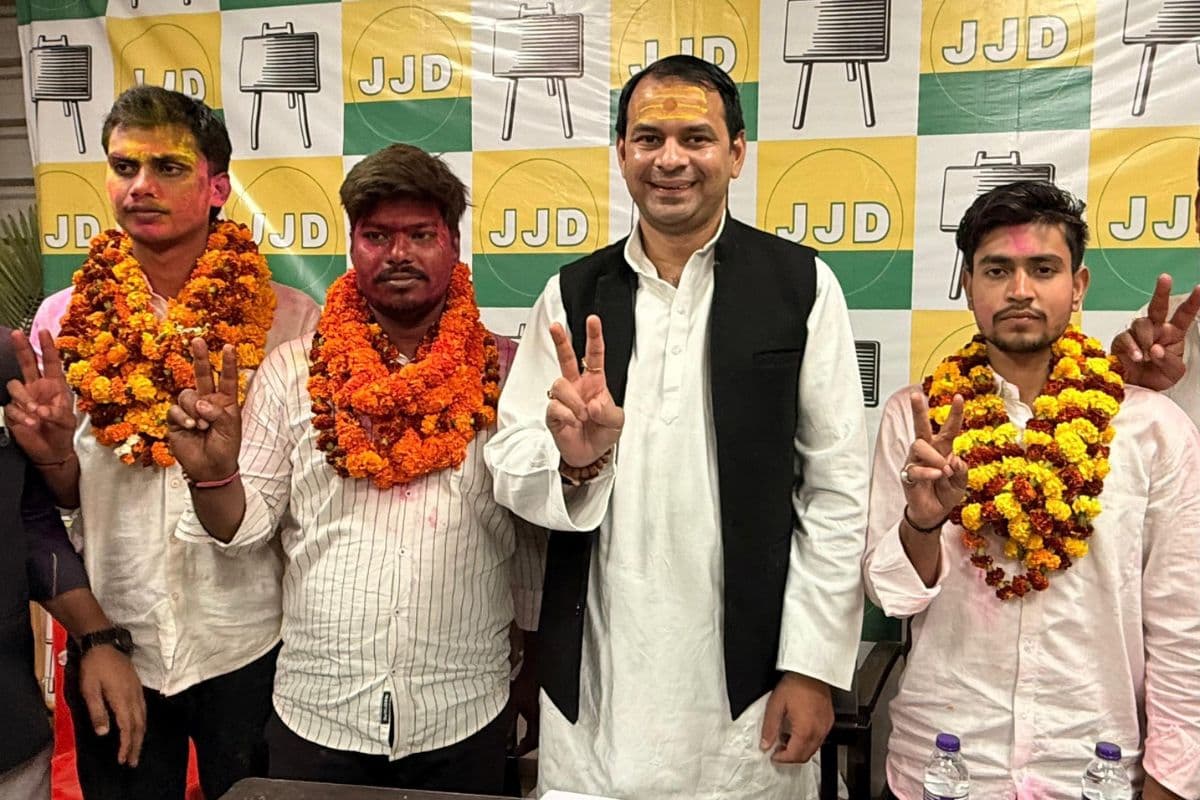 PU छात्रसंघ चुनाव में तेज प्रताप की पार्टी के उम्मीदवारों ने मारी बाजी, देर रात मनाई जीत की होली