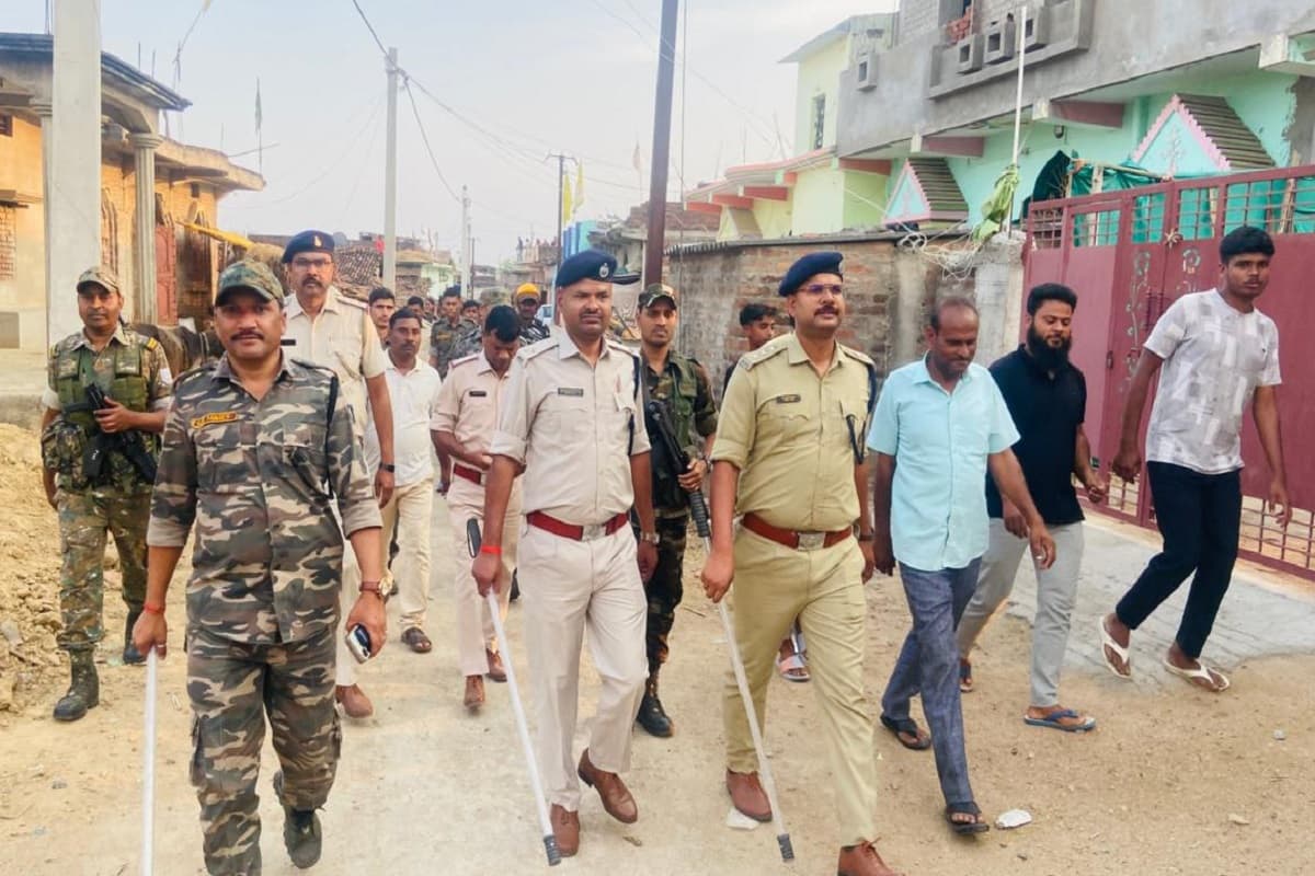 रामनवमी पर पलामू में पुलिस अलर्ट, एसडीपीओ के नेतृत्व में पाटन के दो दर्जन गांवों में फ्लैग मार्च