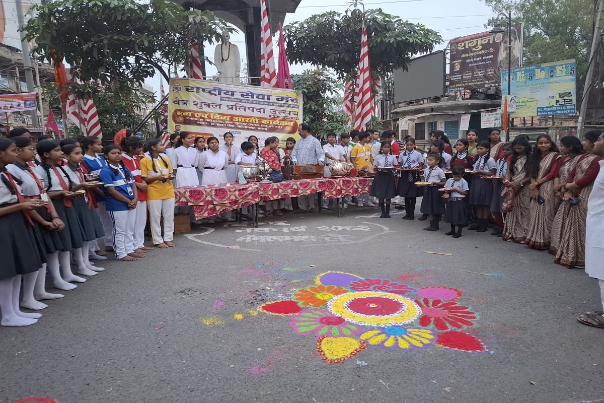पलामू में धूमधाम से शुरू हुई चैती नवरात्र, मंदिरों में उमड़ी श्रद्धालुओं की भीड़