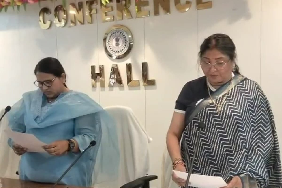 मेदिनीनगर की महापौर अरुणा शंकर ने लीं शपथ, डिप्टी मेयर चुनाव की प्रक्रिया शुरू