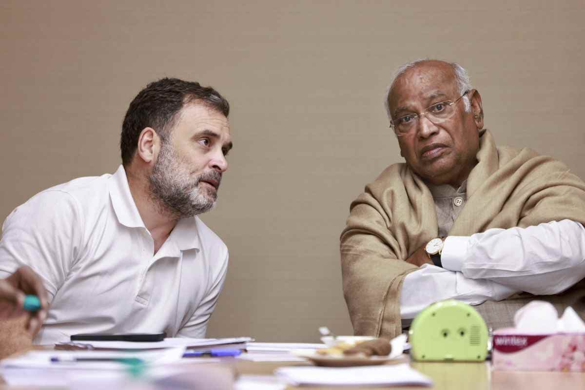Rahul Gandhi with Mallikarjun Kharge Rahul Gandhi with Mallikarjun Kharge
