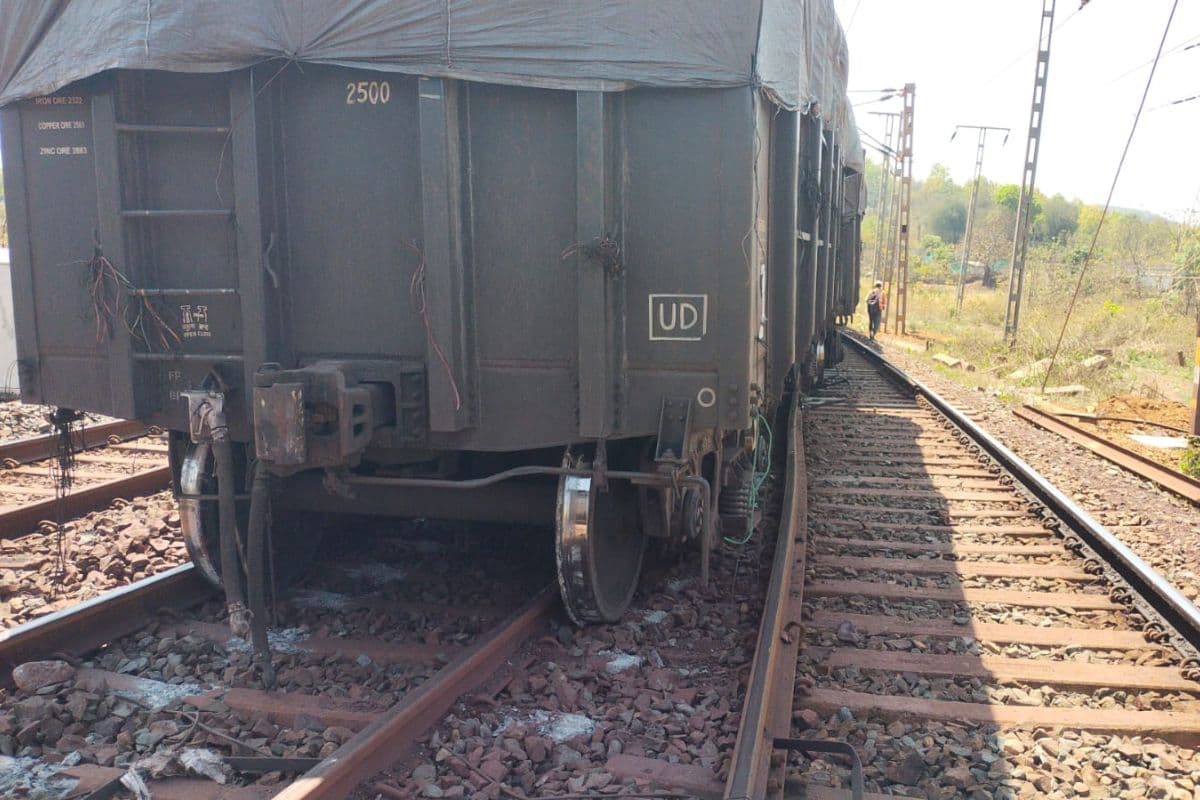 West Singhbhum: चक्रधरपुर में पटरी से उतरी मालगाड़ी, 4 घंटे तक ट्रेनों का परिचालन ठप